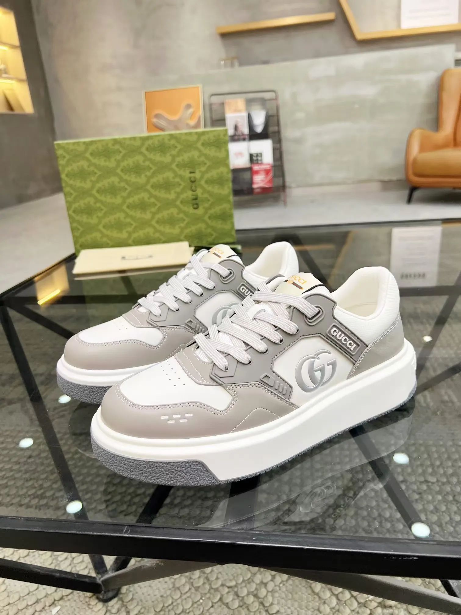 Men's Men's Shoes Men's Men's 💰460 new men's shoes GUCCI [Lightning] latest shoes shipped. Original quality, fashionable, made of special materials, sheepskin lining, brand new packaging. The foot feels super comfortable and the workmanship is impeccable. Size: 38-45